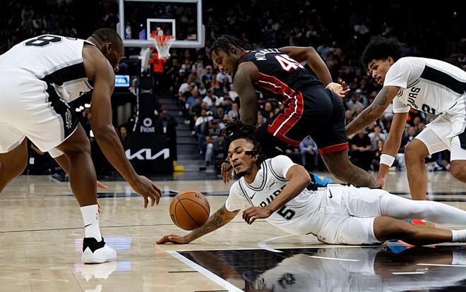 失误数减少助攻数增加!马刺后场新星也在逐渐适应一号位的位置?