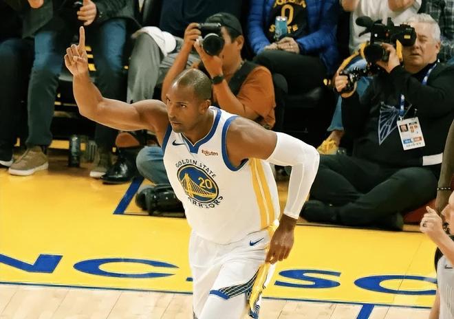 勇士休赛季两笔签约太巧妙了！霍福德攻守拉满，理查德作用超波杰