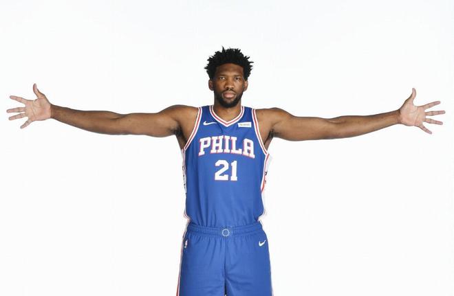 Shams：恩比德右膝無結(jié)構(gòu)性損傷，出戰(zhàn)狀態(tài)為每日觀察