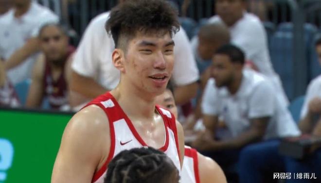 身价打没了！CBA顶级内线惨遭碾压，这可是男篮主力中锋？