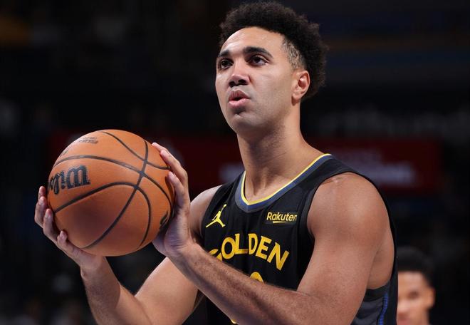 天賦上的劣勢太明顯了！勇士內(nèi)線新星在攻防兩端都被雷霆完爆了？