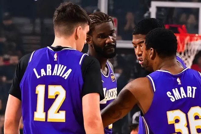 25分+5記三分！湖人奇兵大爆發(fā)，打爆1.34億后衛(wèi)，小鬼當(dāng)家太牛了