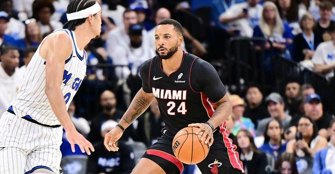 場均25分+46%三分，拿著2000萬，打出巨星數(shù)據(jù)，他該入選全明星!