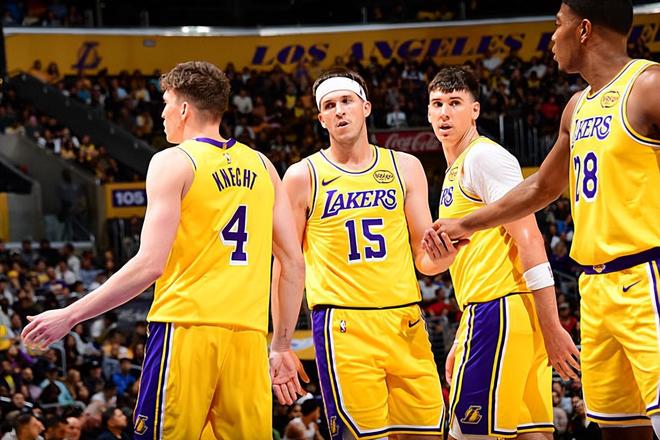 一點投籃自信心都沒有了！湖人側翼新星在打法上都出現了問題？