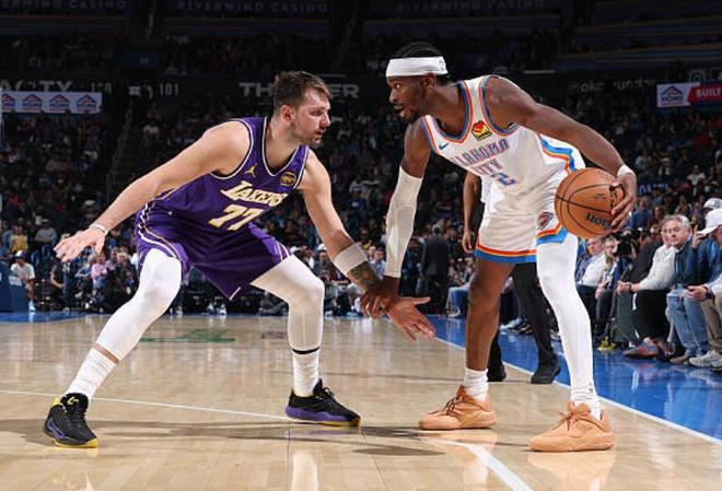 亞歷山大30+5+9比肩威少，卡魯索鎖東契奇手刃舊主，雷霆狂勝湖人