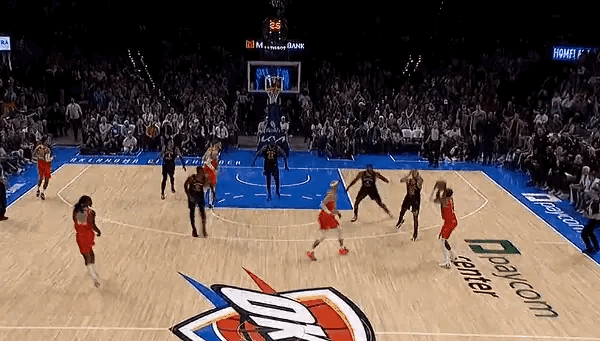 生涯首次惡意犯規，庫里撲防以賽亞-喬三分被判墊腳一級惡犯