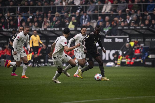 门兴vs拜仁半场数据：控球率19%-81%，射门0-8