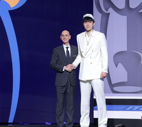 从万人追捧到万人嫌弃，中国骄傲杨瀚森让人骄傲不起来了！