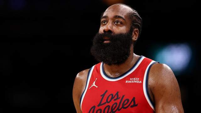 4人受伤，3首发不在，1小将很出彩！快船新首发仅23岁却值得信任