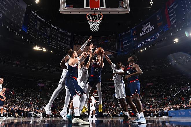 板凳席上為數(shù)不多的正常人，這樣的球員在快船卻得不到基本的信任