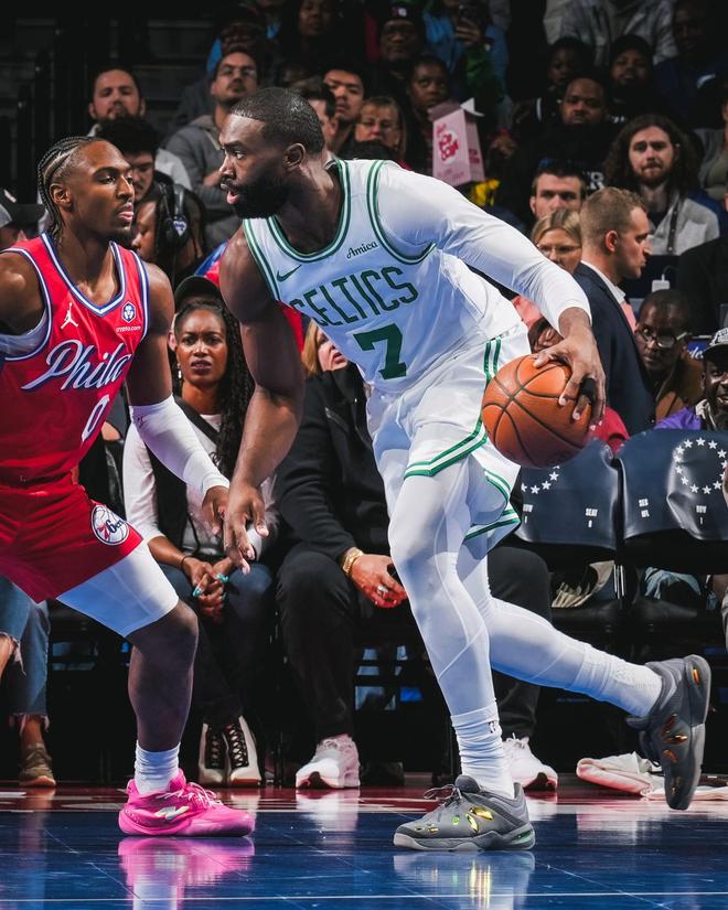 拒絕24分逆轉(zhuǎn)！布朗32+6暴走，綠軍終結(jié)76人4連勝！馬克西26+8+14