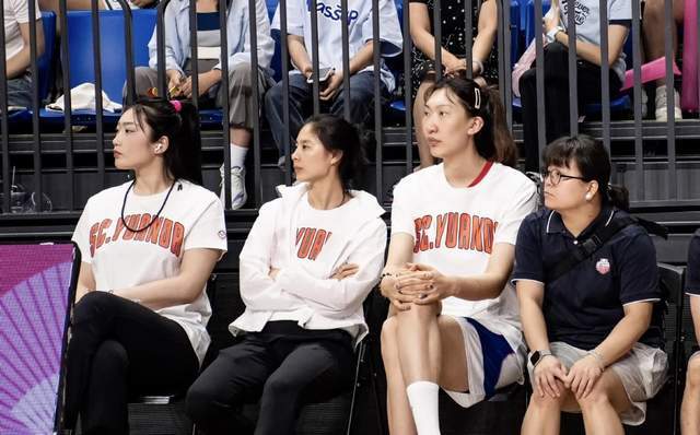 意外！李梦与四川女篮存分歧续约告吹无缘WCBA，代言汽车挣钱