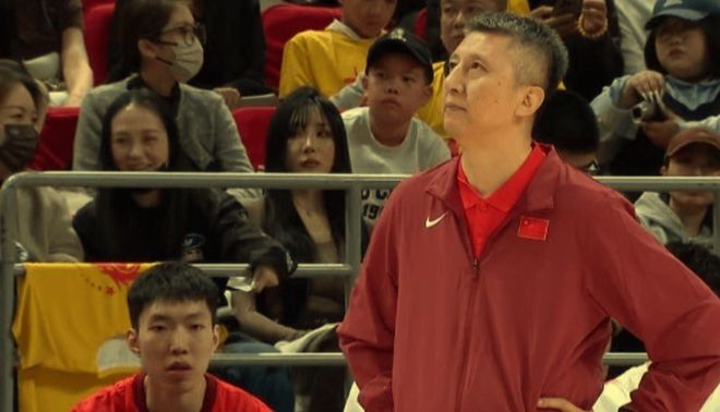 中国队三分12中1仅得29分!落后23分,胡明轩0分,程帅澎廖三宁各8分