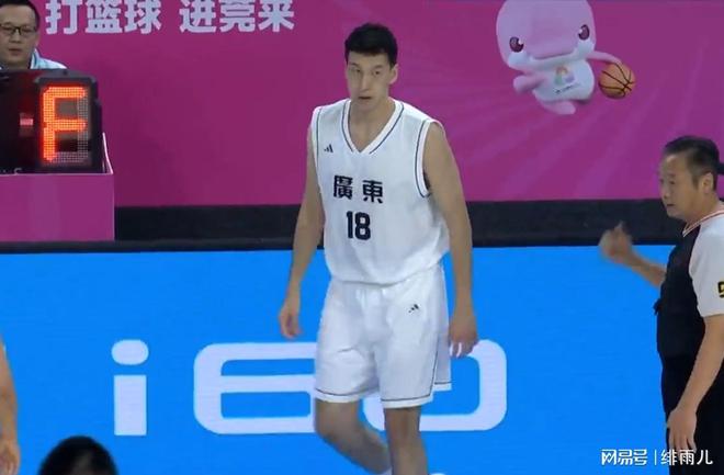终于来了！广东2米01新锋线神射打成大腿，朱芳雨为他放弃夏振峰