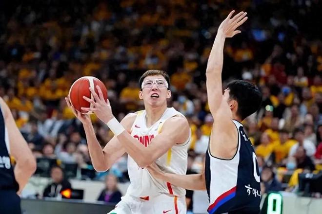 中国男篮客场战韩国，郭士强对3人能力评估失误，周琦没单打能力