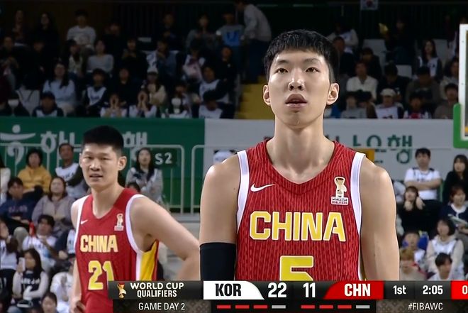 中国男篮：半场落后23分！张镇麟低迷，对手奇兵6中6