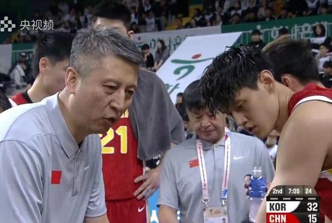 中国男篮14分惨败再负韩国，周琦17+15程帅澎19分伤退 胡明轩7中0