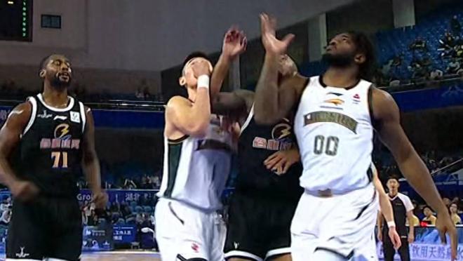 拒絕爆冷！遼寧男籃艱難贏球，CBA杯賽首勝到手，仍存一大隱患