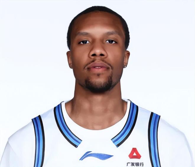 新疆开会要对外援开刀了？对路易斯金做评估，只靠劳森太被动了！