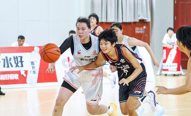 狂轟36+19！中國女籃又一15歲1米90新星崛起：籃板王統(tǒng)治內(nèi)線太猛