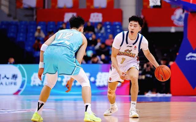 轟20+6+5！中國(guó)男籃又一19歲新星崛起：重傷歸來劍指最佳新秀？