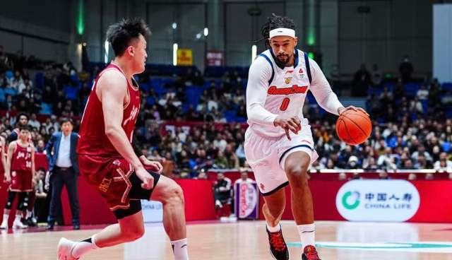 廣東新秀雙雙閃耀！王洪澤秀夢幻腳步驚艷全場，杜鋒豎起大拇指