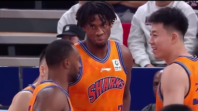 張鎮(zhèn)麟轟19+3！但弗格4中0有失水準(zhǔn)，上海爆冷“翻船”負(fù)南京同曦