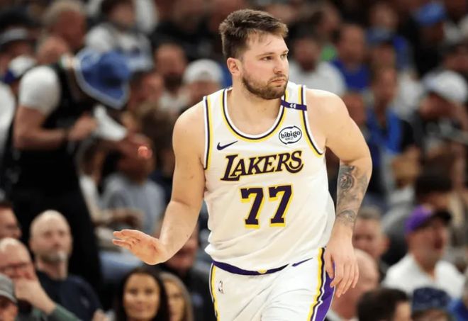 15分逆轉(zhuǎn)！湖人2連勝，東契奇44+12，這一戰(zhàn)，我必須承認(rèn)4個(gè)現(xiàn)實(shí)