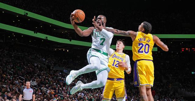 布朗30+8+8里夫斯36+8 凯尔特人轻取湖人四连胜