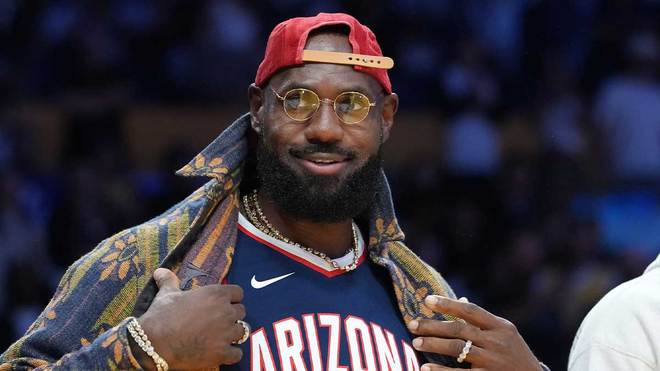 巴克利淡化湖人隊勒布朗·詹姆斯的傷情：“他只是年紀大了”