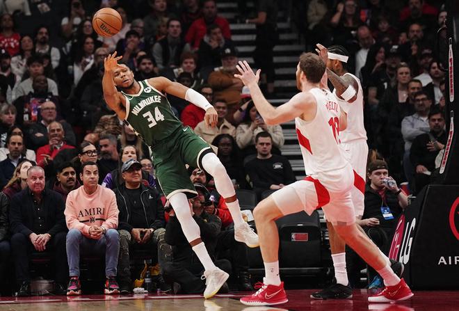 MVP榜第一，字母哥22+8燃盡！雄鹿慘敗28分勇士追夢的預測應驗了