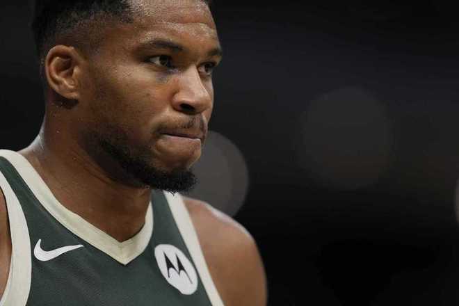 雄鹿遭國(guó)王逆轉(zhuǎn)：字母哥復(fù)出26+11+8失絕平 拉文31分引4人20+