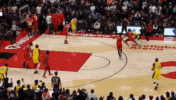 老詹助攻！压哨3分绝杀！！！！