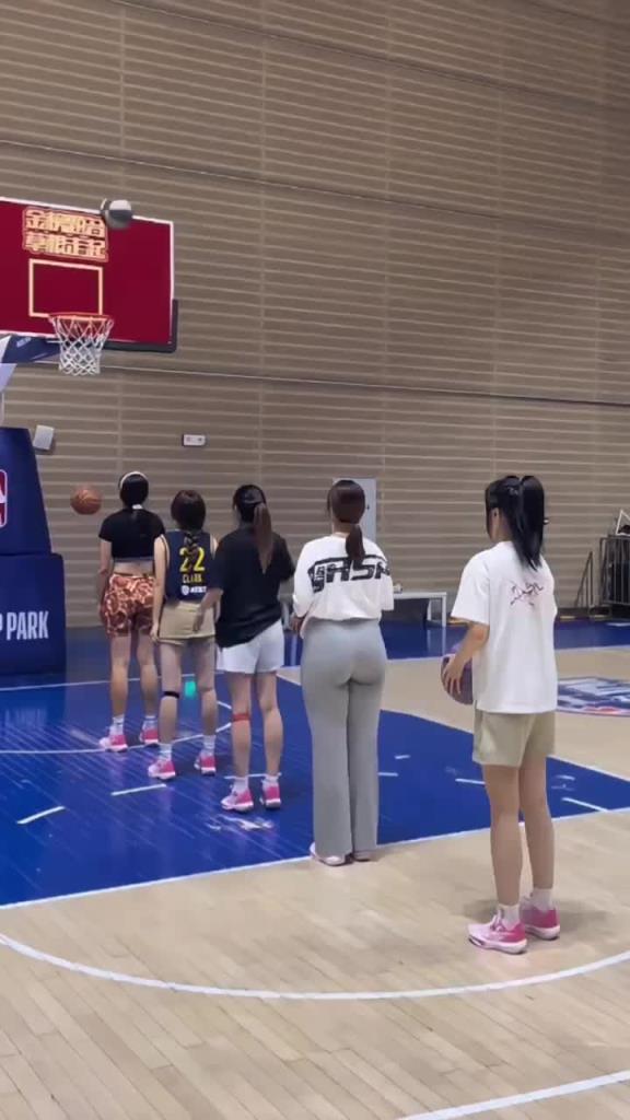 我選第二個罰球線那個，誰都不要跟我搶