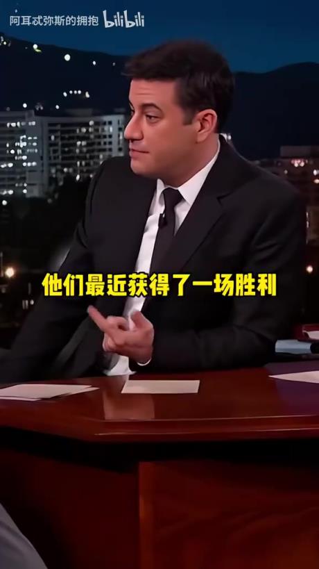 這個想要殺人的眼神……當科比節目上看到尼克楊瘋狂耍寶！