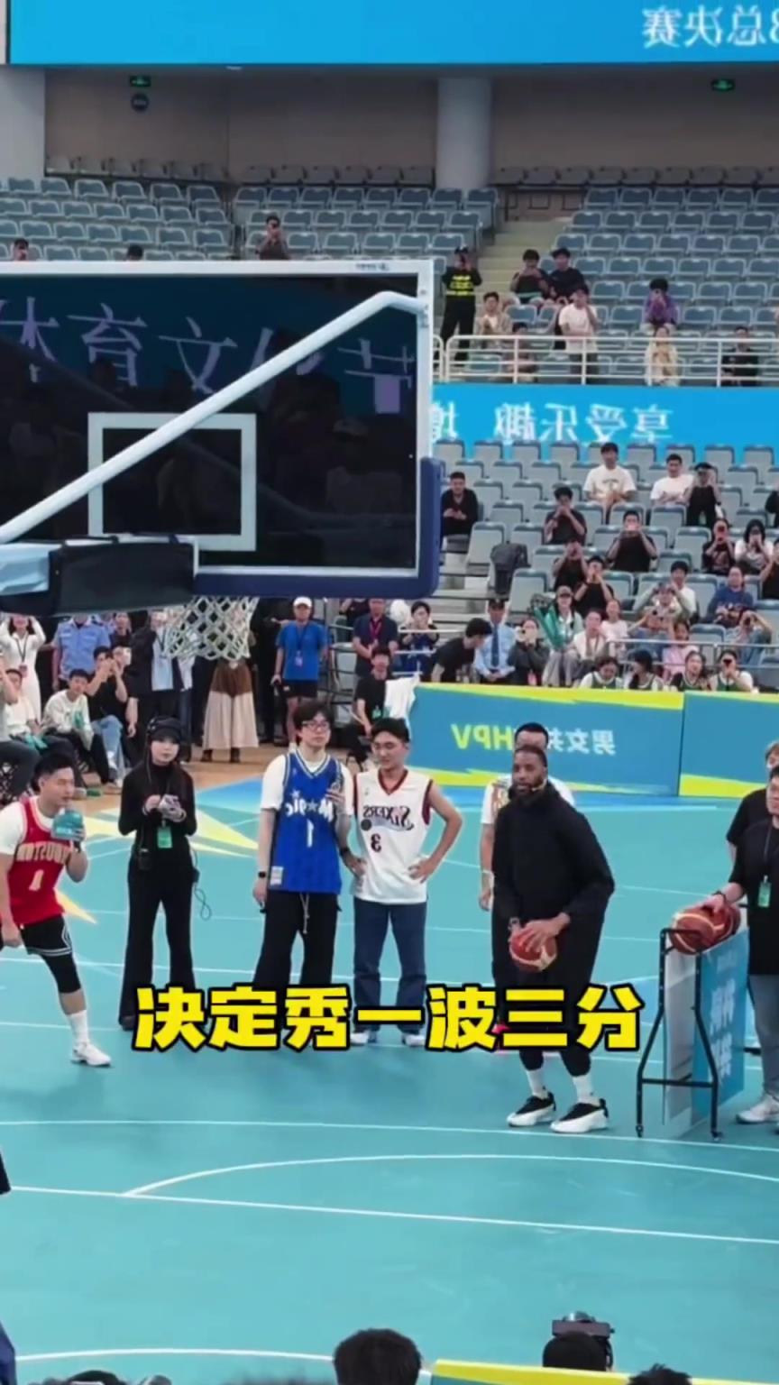 麦迪演砸了！现身上海交大，秀3分6投不中，35秒13分的神退了...
