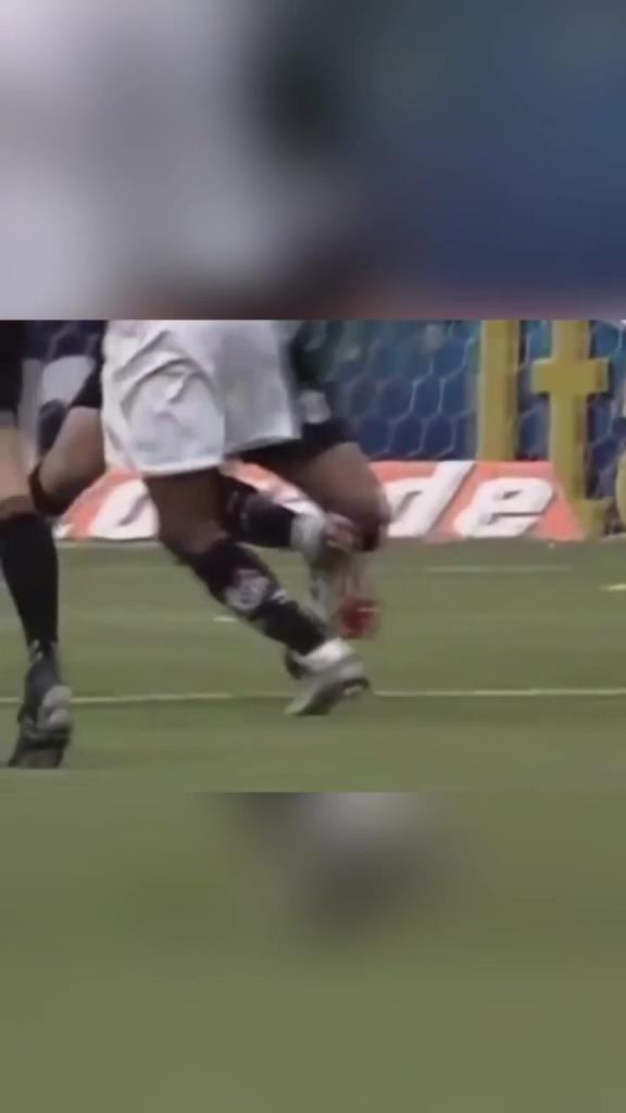 17岁的罗比尼奥成名之作!疯狂连踩8次单车获得单车少年称号! 17岁的罗比尼奥成名之作!疯狂连踩8次单车获得单车少年称号!