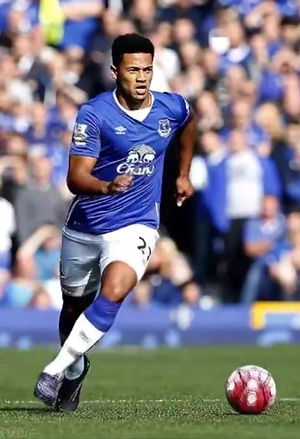 国足最成功的一位归化球员,也是海港球迷最喜欢的球员之一! 国足最成功的一位归化球员,也是海港球迷最喜欢的球员之一!