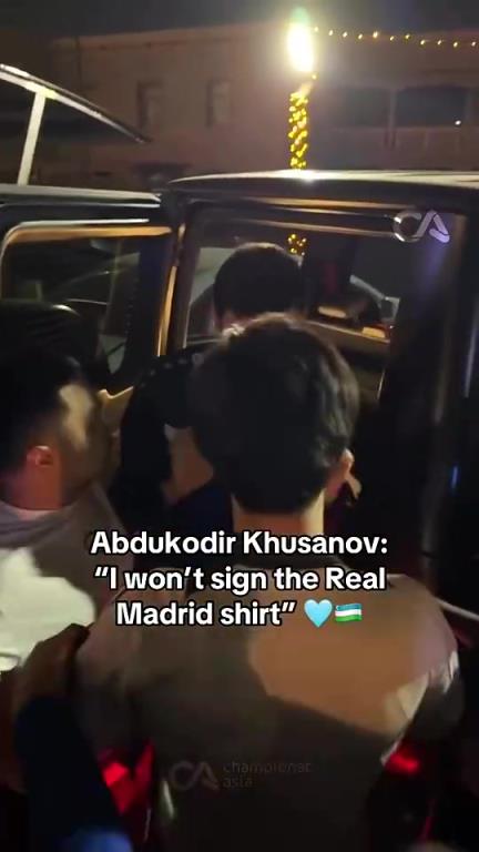 乖孩子啊!出于对曼城的尊重,此前胡桑诺夫没有在皇马球衣上签名 乖孩子啊!出于对曼城的尊重,此前胡桑诺夫没有在皇马球衣上签名