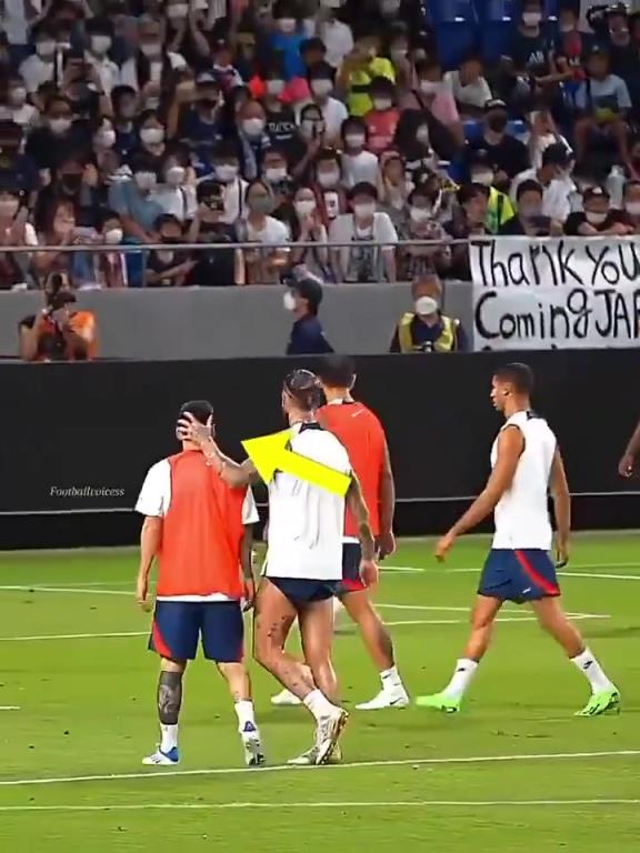 巴黎时期为数不多的温馨!梅西和拉莫斯巴黎时期就像老朋友一样! 巴黎时期为数不多的温馨!梅西和拉莫斯巴黎时期就像老朋友一样!