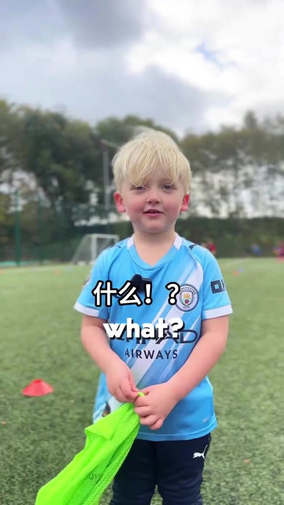 身在曹營心在漢?曼聯小球迷:我喜歡曼聯7號,父親逼我穿曼城! 身在曹營心在漢?曼聯小球迷:我喜歡曼聯7號,父親逼我穿曼城!