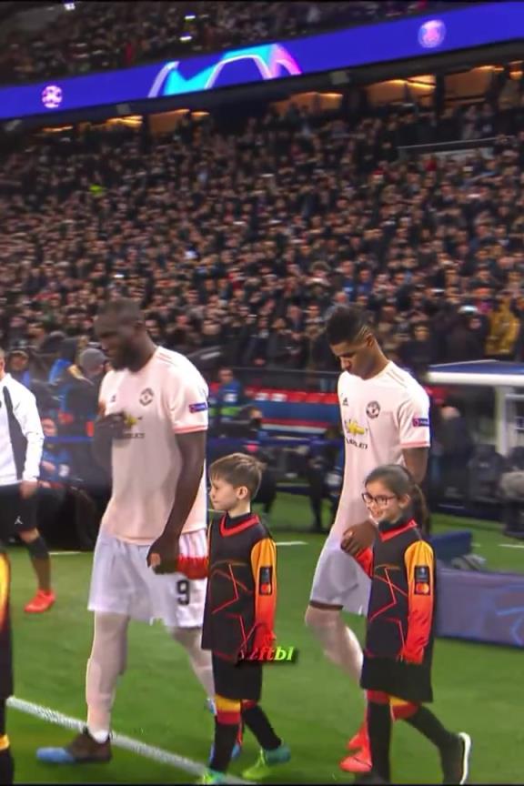 雨夜斬巴黎!拉什福德當年歐冠對陣巴黎的巨星表現! 雨夜斬巴黎!拉什福德當年歐冠對陣巴黎的巨星表現!