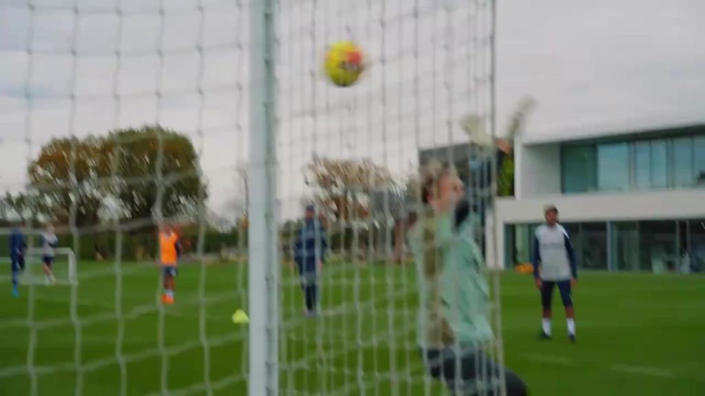 直击热刺训练备战对阵红魔!大伙有说有笑看起来很轻松呀~ 直击热刺训练备战对阵红魔!大伙有说有笑看起来很轻松呀~