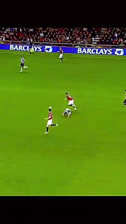 完美六边形战士!23岁的C罗冲击力真是太劲爆了! 完美六边形战士!23岁的C罗冲击力真是太劲爆了!