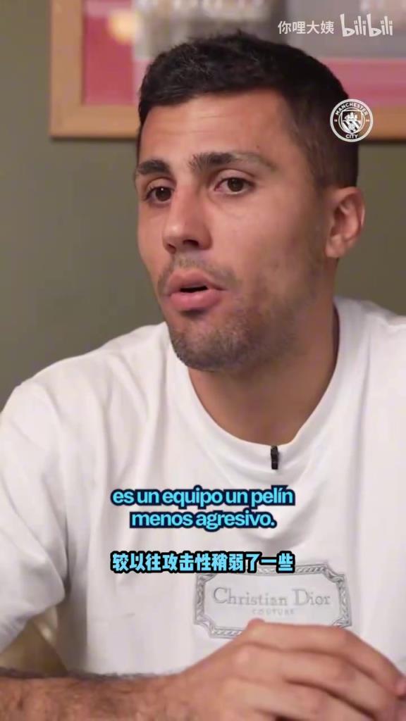 罗德里转行评论员?一本正经分析曼城主场迎战利物浦的形势! 罗德里转行评论员?一本正经分析曼城主场迎战利物浦的形势!