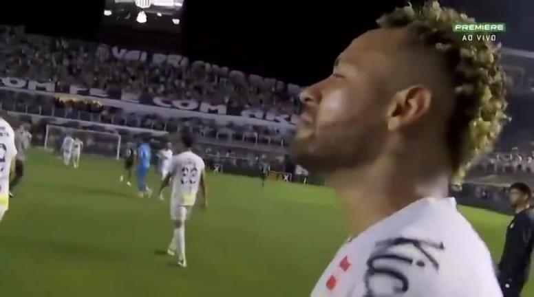 哭了!率桑托斯暂时逃离降级区,赛后踢满全场的内马尔落泪 哭了!率桑托斯暂时逃离降级区,赛后踢满全场的内马尔落泪