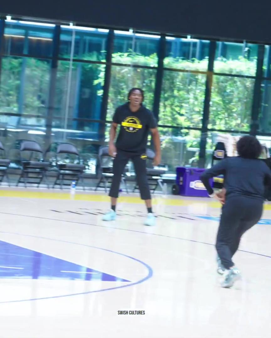 今天首秀身体天赋炸裂啊!湖人新秀阿杜·蒂耶罗能打出来吗? 今天首秀身体天赋炸裂啊!湖人新秀阿杜·蒂耶罗能打出来吗?