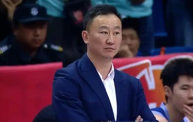 刘维伟已续约青岛，球队给足信任！杨瀚森若选中，内线压力递增！