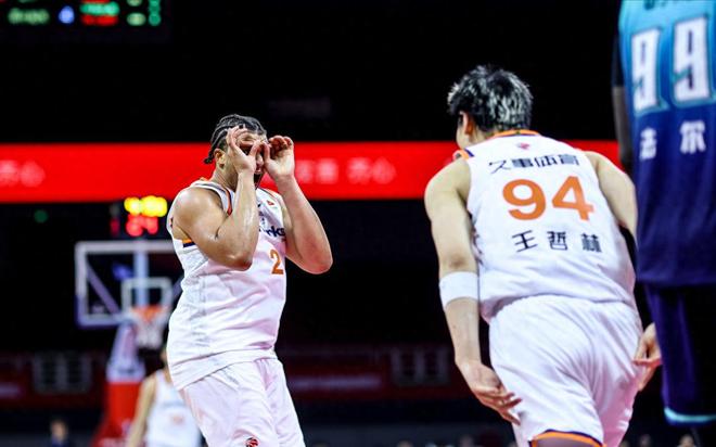 俱乐部杯八强赛!广东上海巅峰对决,卢伟志在卫冕,杜锋选错对手