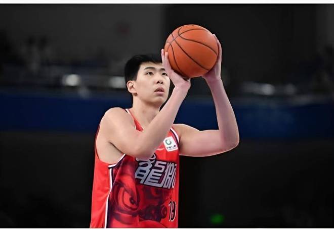 中国男篮人才井喷,4大未来之星崭露头角,3年后或成国家队主力